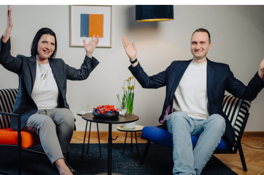 Latvijas vecāku organizācijas vadītāja Inga Akmentiņa-Smildziņa un ārsts psihoterapeits Artūrs Miksons.