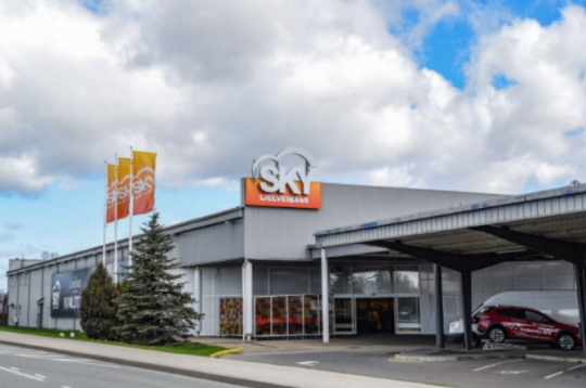 "SKY" lielveikals Kārļa Ulmaņa gatvē.