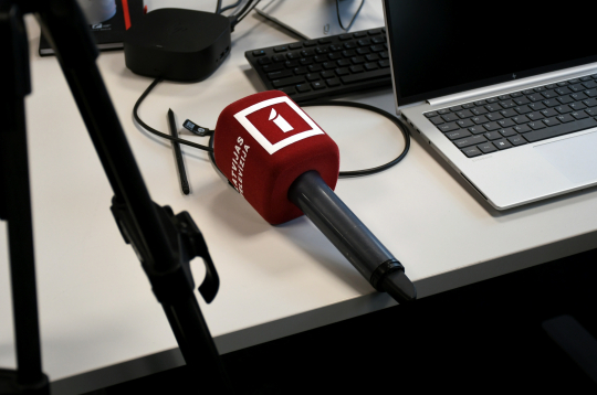 Latvijas Televīzijas mikrofons.