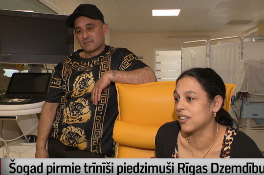 Trīnīšu vecāki Evija Mitrovska un Sanasars Sīmanis.