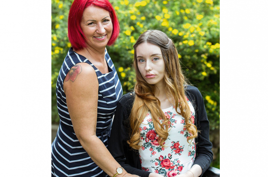 Māte un meita Vita un Arta Teivānes pirms astoņiem gadiem izveidoja zīmolu "LaimesZirneklis".