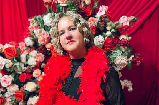 Auces pilsētas kultūras nama direktore Mārīte Matveja. Auces pilsētas kultūras nama direktore Mārīte Matveja.