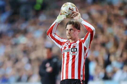 Denniss Cirkins decembra izskaņā "Sunderland" sastāvā debitēja Anglijas premjerlīgā un laukumā devies septiņās spēlēs.