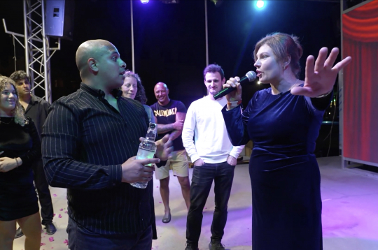 Magoni Liedeskalnu neapmierina šņabis balvā par uzvaru konkursā: "Es nedzeru un nekad neesmu dzērusi".