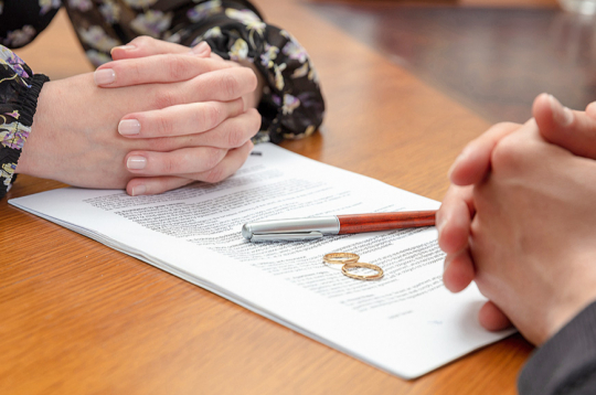 No 1. marta vienošanās par nepilngadīgo bērnu aizgādību, saskarsmes tiesībām un uzturlīdzekļiem pirms šķiršanās obligāti jāslēdz notariālā formā.  