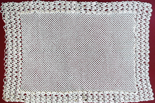 Tamborēta sedziņa. Tamborēta sedziņa.