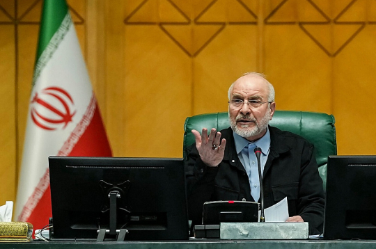 Irānas parlamenta spīkers Mohammads Bagers Galibafs varētu būt persona, ar kuru ASV risina sarunas, par starpniekiem izmantojot Pakistānu, Turciju un Ēģipti.