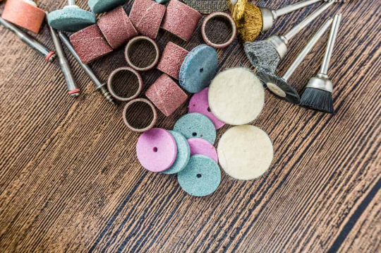 Slīpmateriāli koka grīdām.