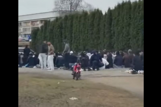 Ekrānuzņēmums no video. Ekrānuzņēmums no video.