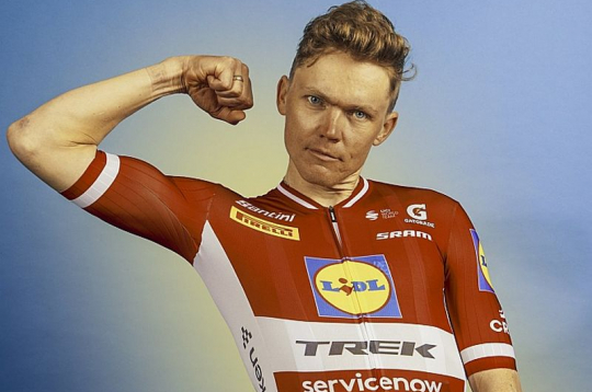 Tomam Skujiņam pirms riteņbraukšanas pavasara klasikām sanākusi piespiedu pauze, taču viņš cer šogad vēl daudzviet atrādīt savu Latvijas čempiona kreklu, ar kuru šogad startēs profesionālajā tūrē.