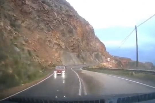 Ekrānuzņēmums no cietušās automašīnas videoreģistratora.