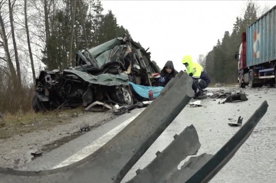 Situācija uz Latvijas ceļiem saglabājas kritiska. Situācija uz Latvijas ceļiem saglabājas kritiska.