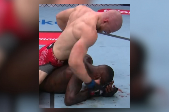 Džo Paifers nokautē Izraēlu Adesanju.