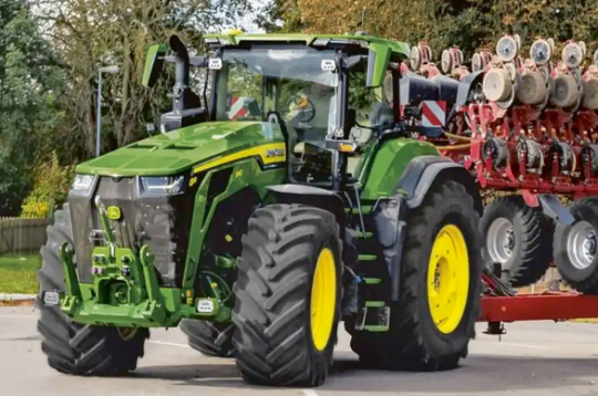 'John Deere 8R' traktors.