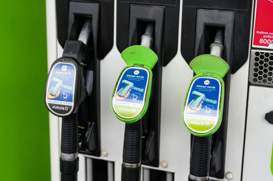 Degvielas uzpildes stacija "Neste".