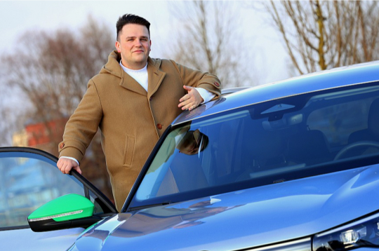 Rodijs Ronis: "Ikdienā braukājot uz darbu un atpakaļ ar koplietošanas mašīnu, mēnesī sanāk vidēji 120 eiro. Ja man būtu jāuztur savs auto, tie būtu jau 50 eiro mēnesī par stāvvietu vien."