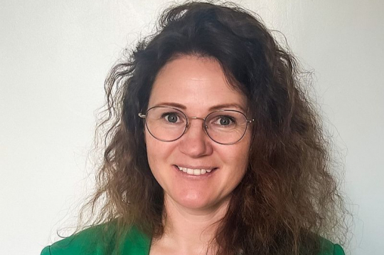 Ilze Reinika,Dabas aizsardzības pārvaldes komunikācijas un dizaina nodaļas vadītāja: "Krupju glābšanas akcijas to migrācijas laikā notiek ne tikai Latvijā, bet arī citviet Eiropā un pasaulē. Latvijā četru gadu laikā akcija palīdzējusi glābt vismaz 7000 krupju un citu abinieku dzīvības." 