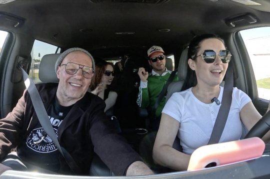 “Četri uz koferiem” Maiami. “Četri uz koferiem” Maiami.