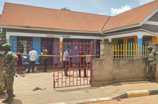 Ugandas policijas foto. Nozieguma vieta Ugandas galvaspilsētā Kampalā.