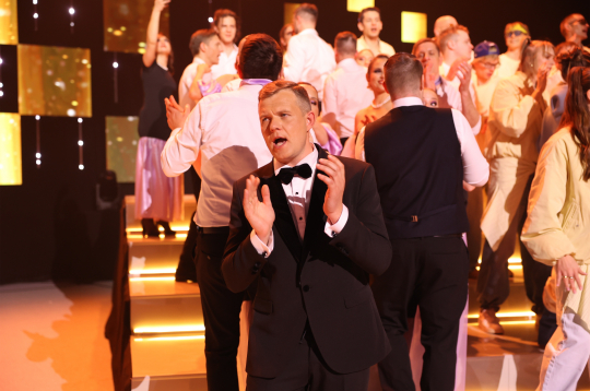 Muzikālā šova šova "Koru kari" piektā tiešraide.