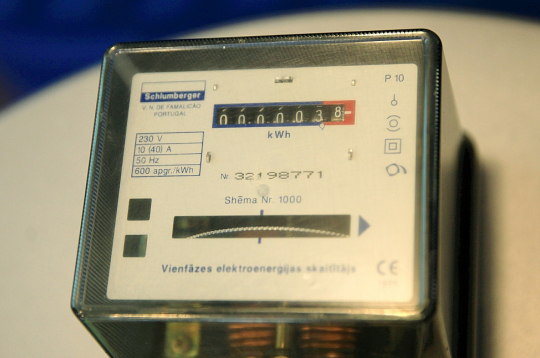 Šīs ziemas un pavasara mija nodemonstrēja, kāda ir cenas starpība no gāzes un no atjaunojamiem resursiem ražotai elektrībai. Martā ražošanu nodrošināja saules parki un hidroelektrostacijas un šādi ražota elektrība bija par 52% lētāka nekā elektrība februārī, kad tā tika ražota no dabasgāzes.