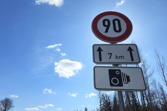 Vidējā ātruma kontroles posms. Ilustratīvs attēls.