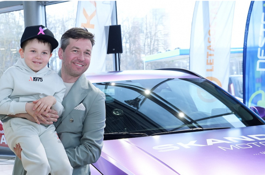 Edgars Svencis autosportā ienāca, jo ar to nodarbojās viņa tēvs Aivars, un ļoti ticams, ka arī Edgara dēla Kristofera sirdī motoriem būs īpaša vieta.