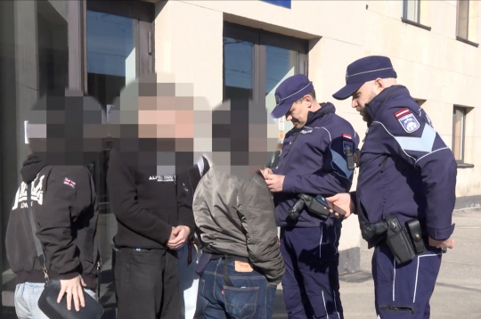 Policisti patrulē Rīgas Centrālajā stacijā. Policisti patrulē Rīgas Centrālajā stacijā.