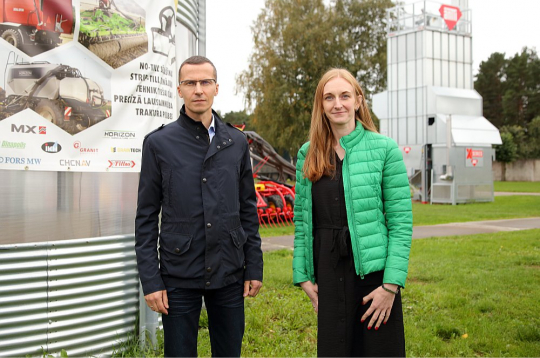 SIA "A. M. L." valdes loceklis Gusts Lūsis stāsta, ka izstāde tradicionāli ir sava veida nozares spogulis – tajā redzams, ar kādām problēmām saskaras saimnieki un kādus risinājumus piedāvā uzņēmēji. Savukārt izstāžu daļas vadītāja Laura Lūse uzsver, ka mūsdienu saimniekošanā tehnoloģijas vairs nav luksuss, bet gan instruments, bez kura grūti konkurēt.