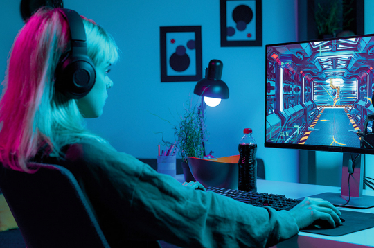 Pusaudži ar hroniski neremdinātu sociālo saišu nepieciešamību var būt vairāk iesaistīti spēlēs, ņemot vērā viņu virtuālo potenciālu. Pusaudži ar hroniski neremdinātu sociālo saišu nepieciešamību var būt vairāk iesaistīti spēlēs, ņemot vērā viņu virtuālo potenciālu.