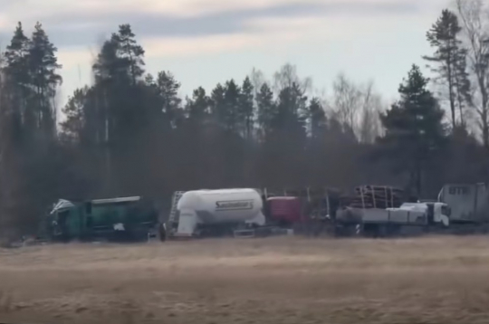 Kravas auto sadursme.