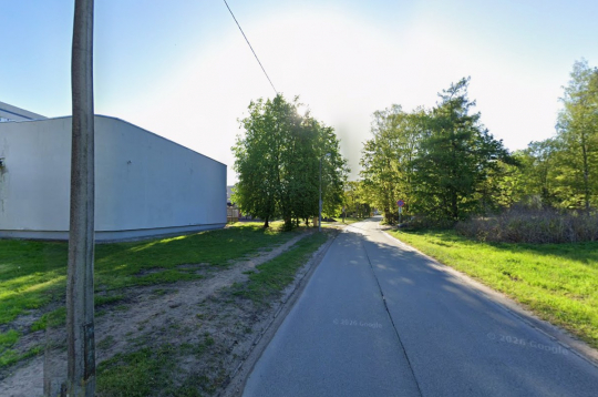 Posms, kas savieno Hipokrāta un Juglas ielu.