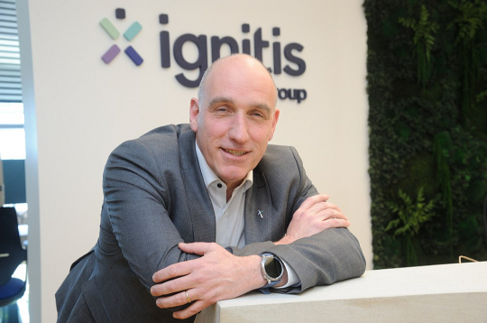 "Ignitis Renewables" ģenerāldirektors Frenks Ūmens: "Īpaši jau pēdējā mēneša laikā atjaunojamo resursu enerģētikas sniegtajām priekšrocībām vajadzētu būt ļoti skaidrām. Ja kādam pieder vienlaikus auto ar iekšdedzes dzinēju un elektriskais auto, tad diez vai viņš pēdējā mēneša laikā ir labprāt darbinājis pirmo, savukārt otrs viņam ir bijis ļoti izdevīgs."