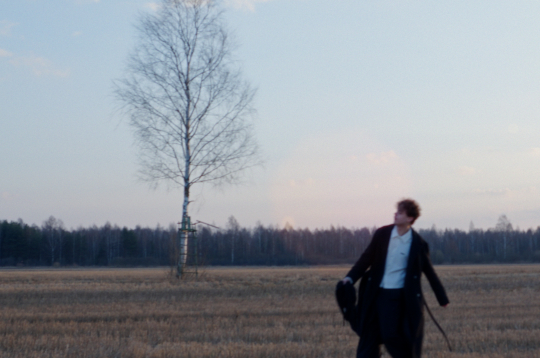 Viktora Buntovska dziesmas "Neaizej" titulbilde.