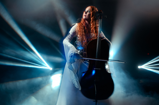 Dziedātāja MADARA.