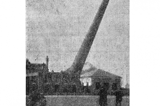 Vecās spēkstacijas skurstenis bija 60 metru augsts.