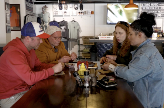 "Četri uz koferiem". 