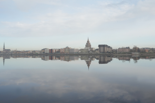 Skats uz Zinātņu akadēmiju un Rīgas panorāmu.