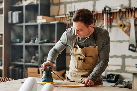 Katra praktiska saimnieka darbnīcā vai garāžā vajadzīgs darbgalds, kur idejas pārvērst realitātē. 