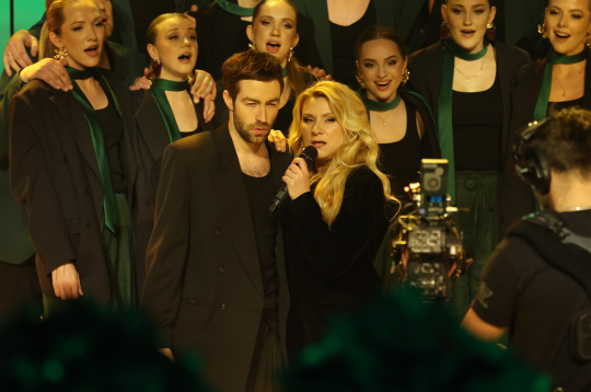 Muzikālā šova šova "Koru kari" septītā tiešraide.