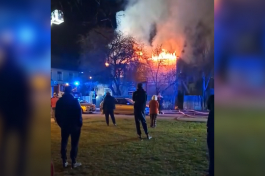 Ugunsgrēks divstāvu mājā Purvciemā, Rīgā.