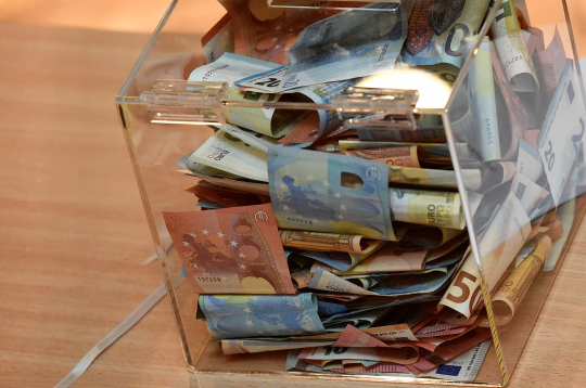 Ziedojumu kastīte. Ilustratīvs attēls.