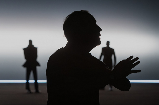 Viss šajā Universā ir caurausts un piesātināts ar mūžību, un dzejnieks tajā ir nemirstīgs.