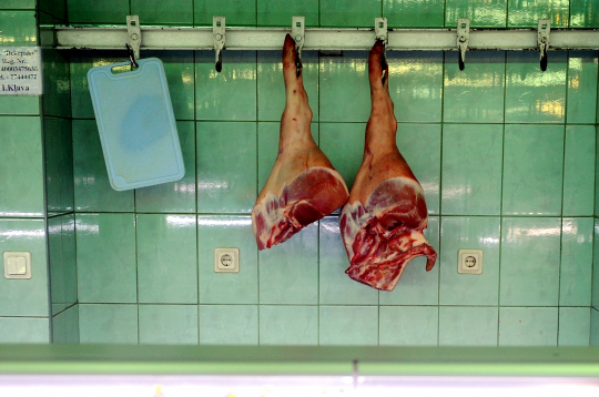 Tirdzniecības vieta Rīgas Centrāltirgus gaļas paviljonā.