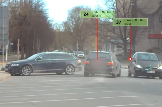 BMW Jelgavā bēg no policijas.