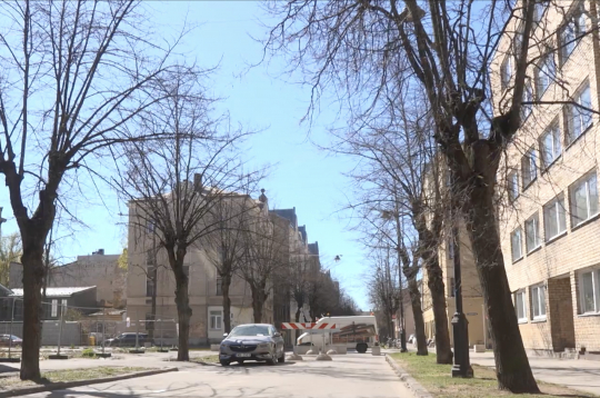 Vārnu ielā, pie krustojuma ar Laboratorijas ielu, autotransportam liegta caurbraukšana abos virzienos,