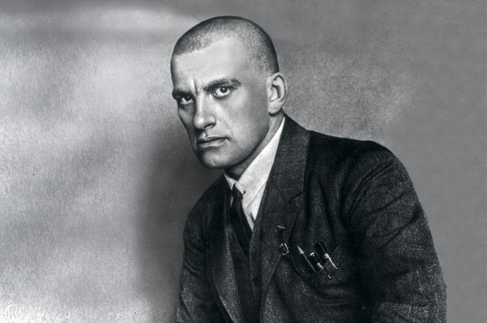 Dzejnieks un mākslinieks Vladimirs Majakovskis.