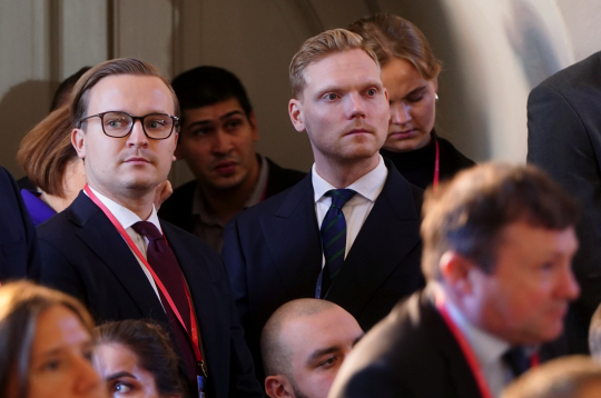 Finanšu izlūkošanas dienesta (FID) priekšnieks Toms Platacis (no labās) un FID priekšnieka vietnieks Paulis Iļjenkovs piedalās ārpolitikas un drošības foruma "Rīgas konference 2024" atklāšanas pasākumā Latvijas Nacionālā vēstures muzejā.