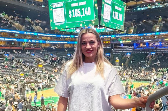 Sportistes un cīnītājas gars Kristīnu Petermani aizvedis līdz NBA spēlei Bostonā.