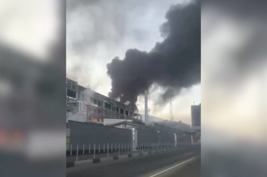 Krievijas naftas rūpnīca Tuapsē atkal liesmās.